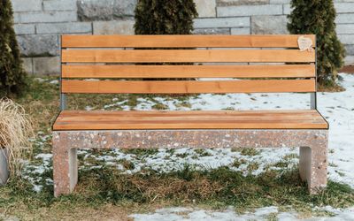 V hotelu Srní hledali celoroční udržitelné sezení na zahrádku, našli ho u firmy Cementum