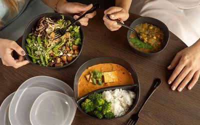 Přibalte hostům k jídlu s sebou dobrý pocit. Vyzkoušejte REkrabičky